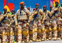 Groupement des forces spéciales : le chef de l’État décerne des médailles militaires d’or, d’argent et de bronze…