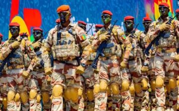 Groupement des forces spéciales : le chef de l’État décerne des médailles militaires d’or, d’argent et de bronze…