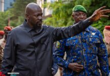 Kaloum : traditionnelle promenade de santé du Président Mamadi Doumbouya au contact des populations